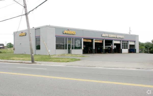 178 Huttleston Ave - Photo 1