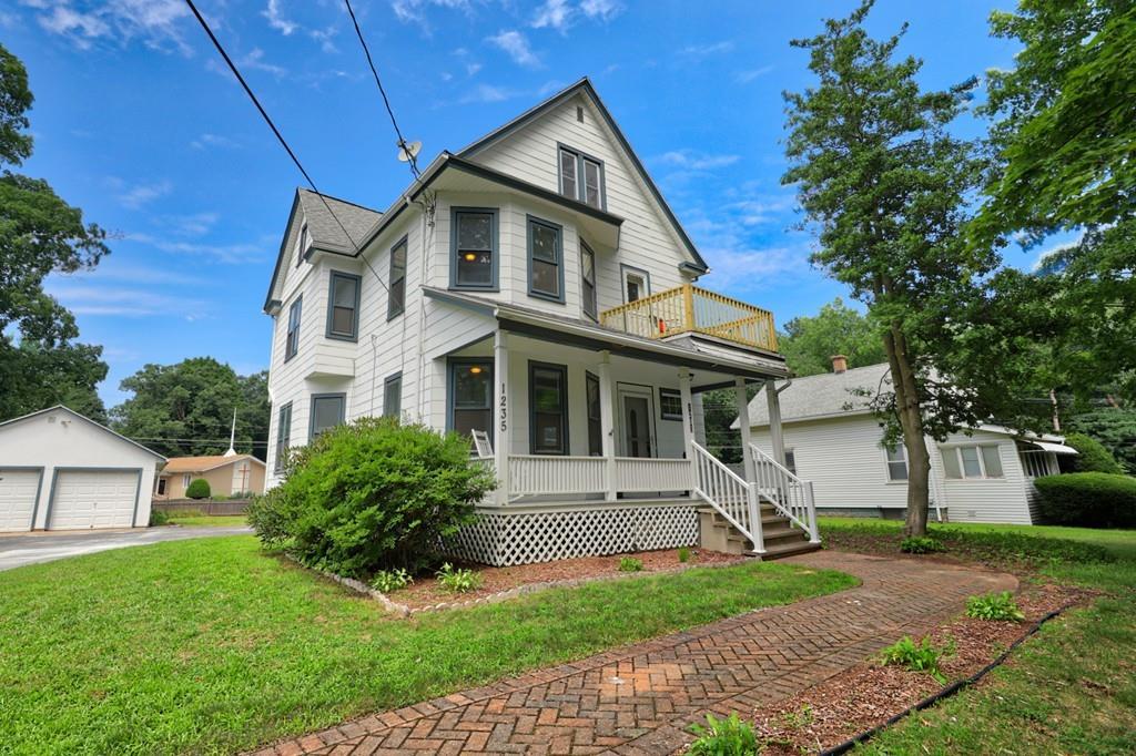 1235 Allen St - Photo 1