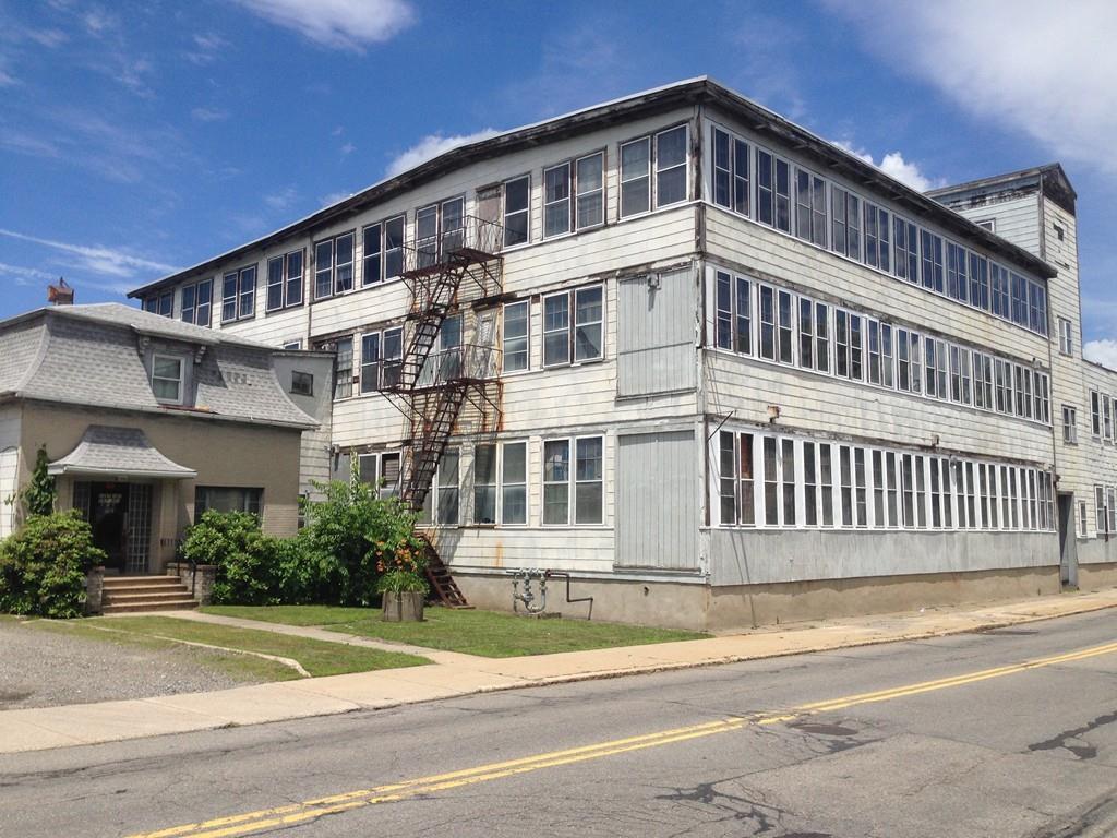 293 Lincoln St - Photo 1
