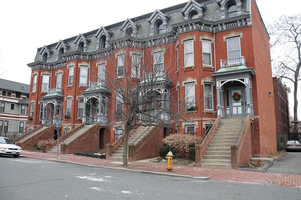 76 Temple St - Photo 1