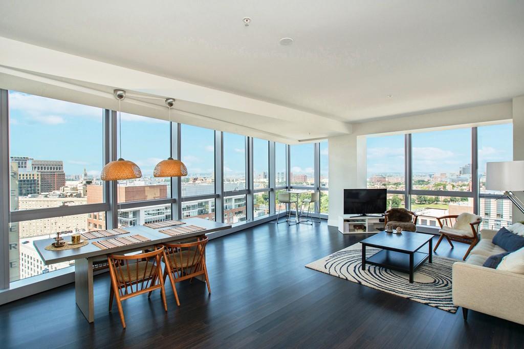 110 Stuart St - Photo 1