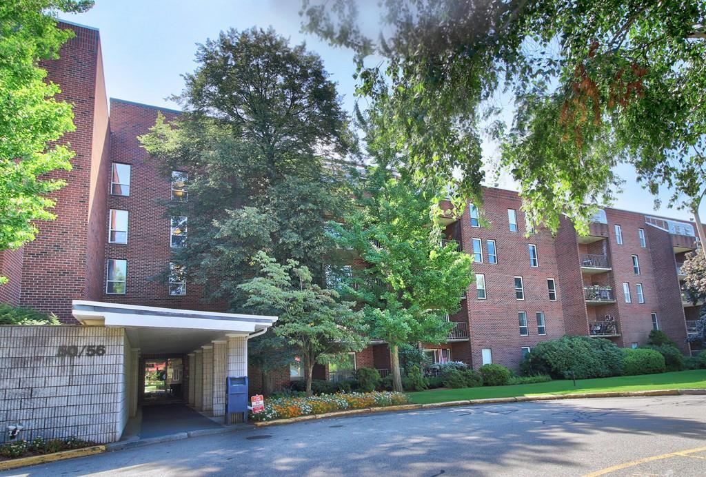 50-56 Broadlawn Park - Photo 1