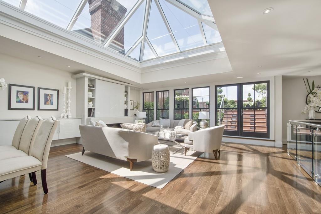 305 Commonwealth - Photo 1