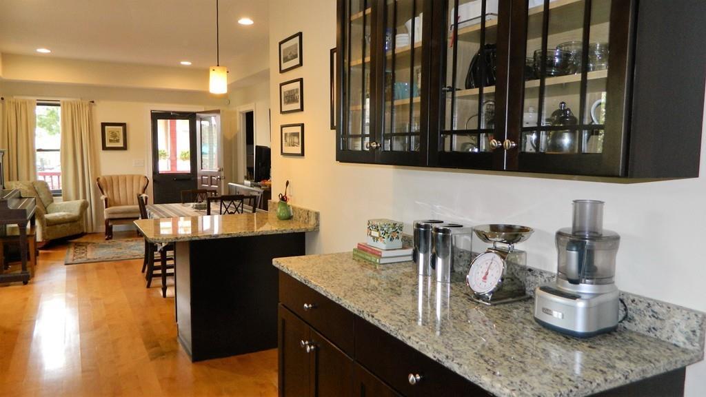 610 Bennington St - Photo 1