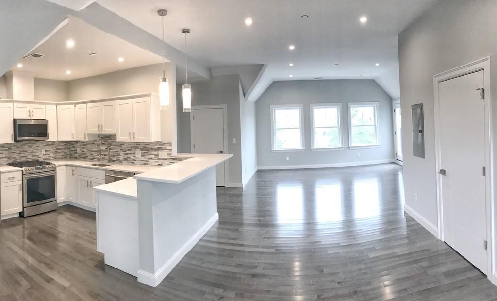 1025 Fellsway - Photo 1