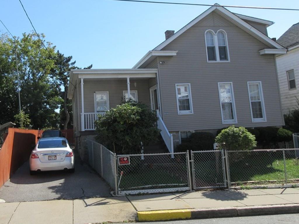 132 Mott St - Photo 1
