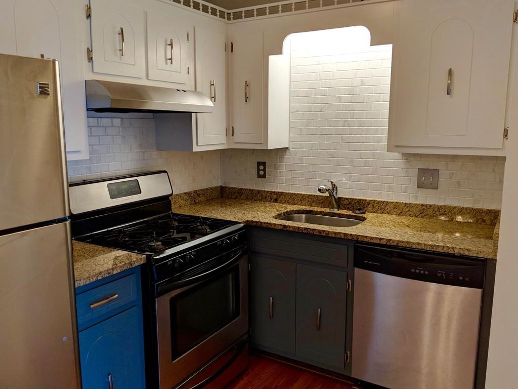 685 Oak St - Photo 1