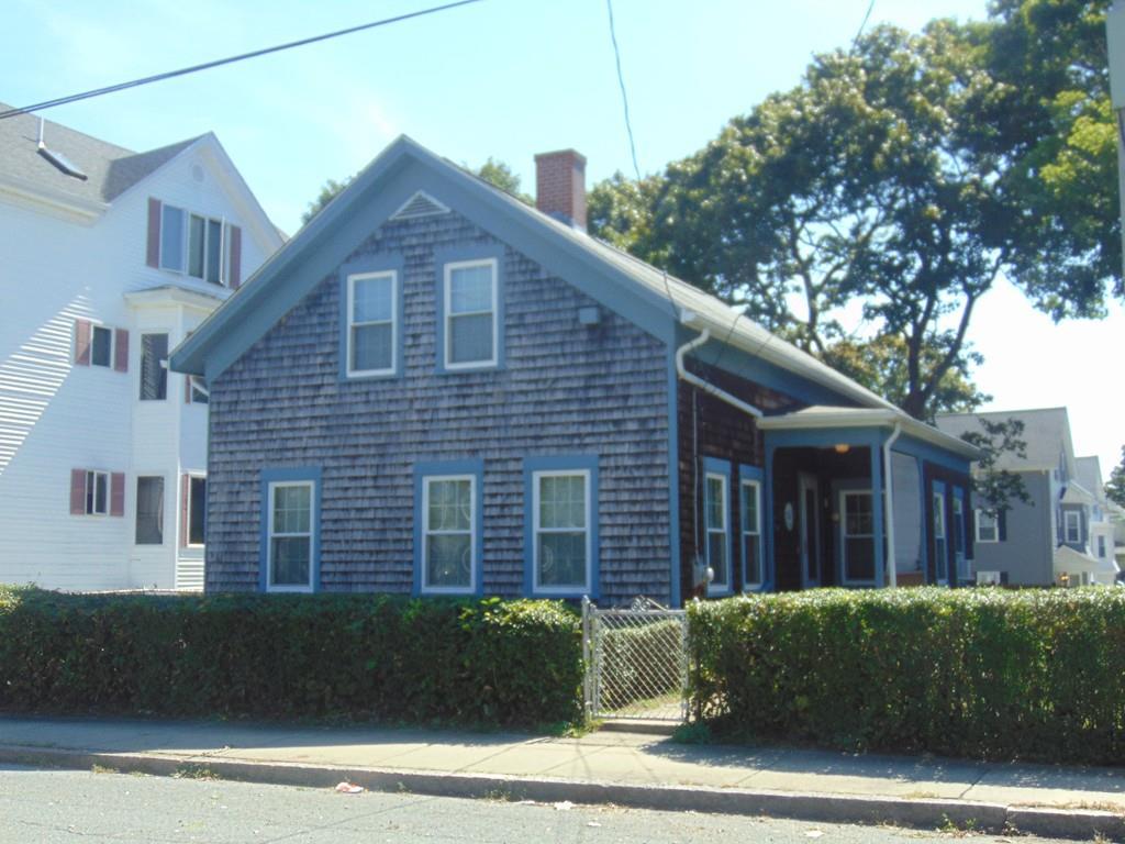 809 Maple St - Photo 1