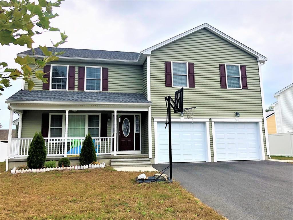 243 Naismith St - Photo 1