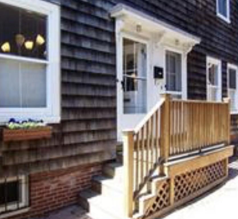 551 Green St - Photo 1