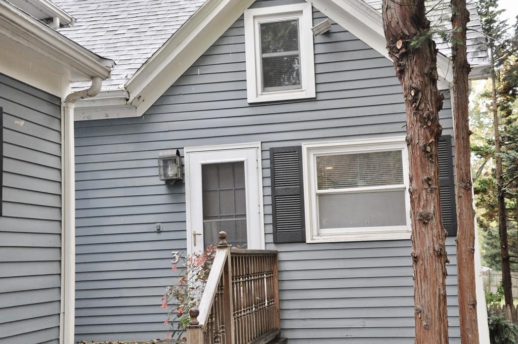28 Burlington Ave - Photo 1