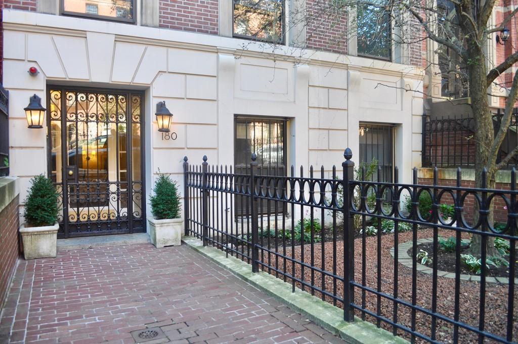 180 Marlborough - Photo 1