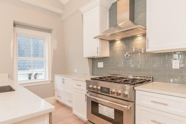658 East 7th Street - Photo 1