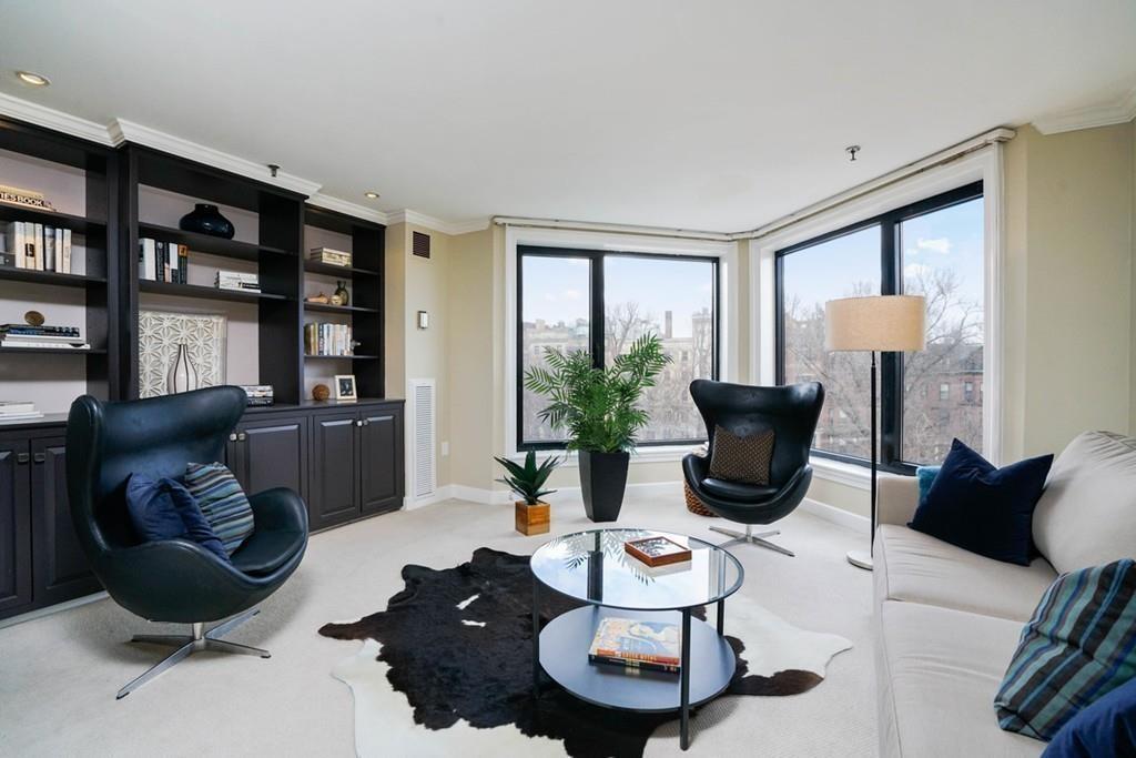 390 Commonwealth Avenue - Photo 1