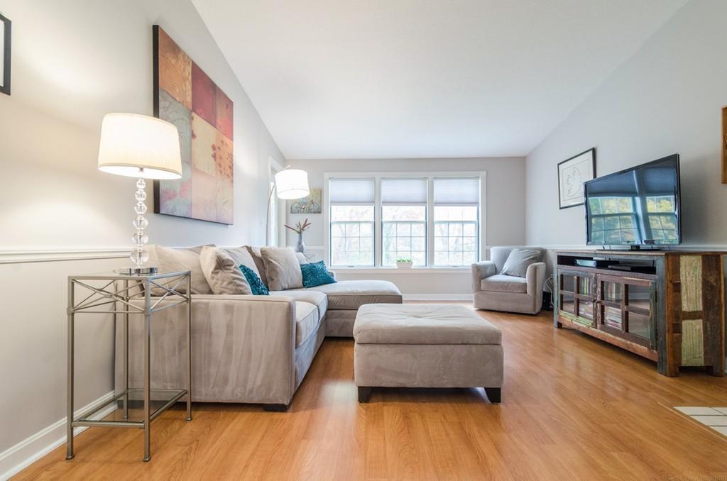 12 Squire Ct - Photo 1