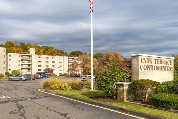 300 Park Terr - Photo 1