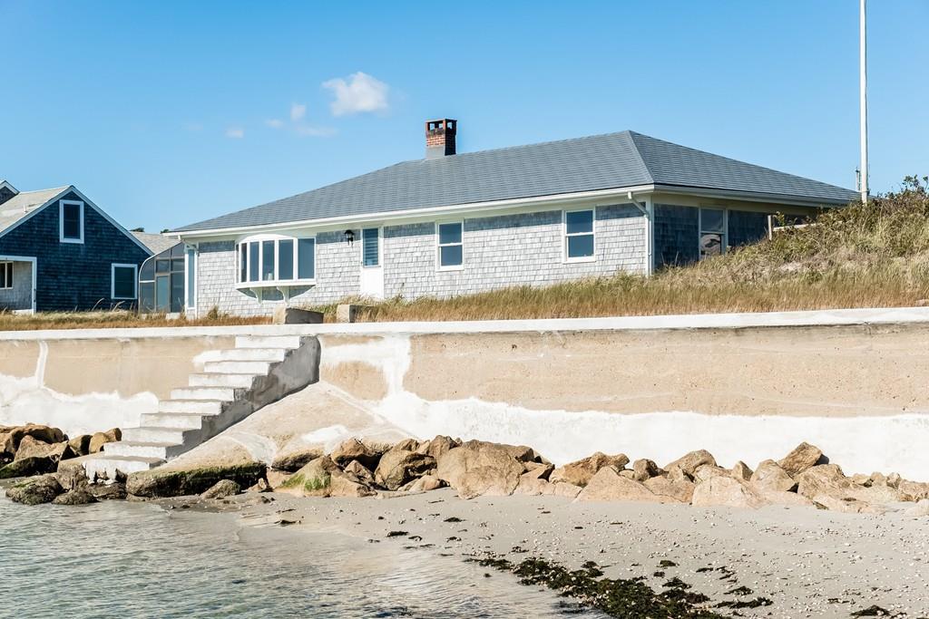 81 Hawes Ave - Photo 1