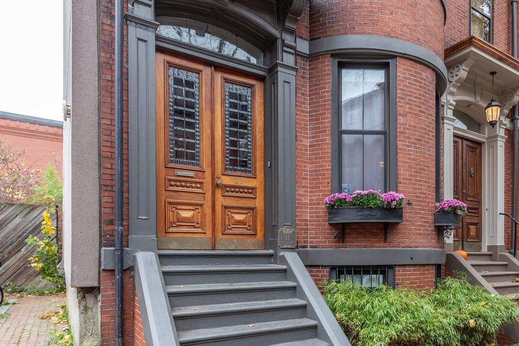 11 Saint Charles Street - Photo 1