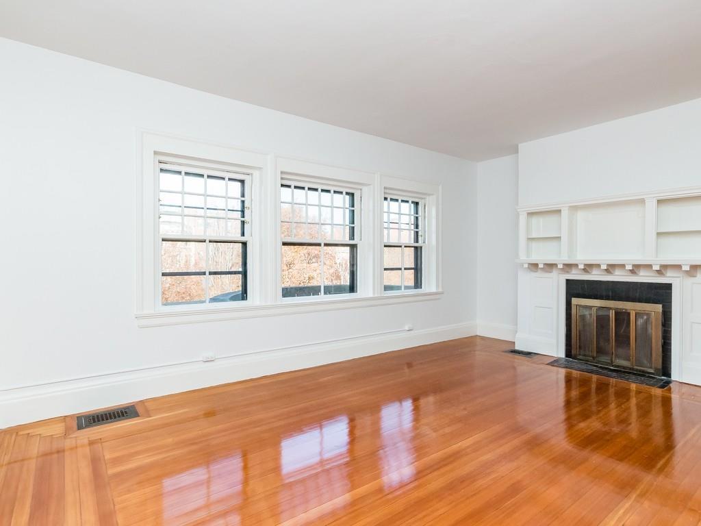 306 Commonwealth Ave - Photo 1