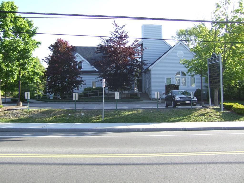 425 Pleasant St - Photo 1