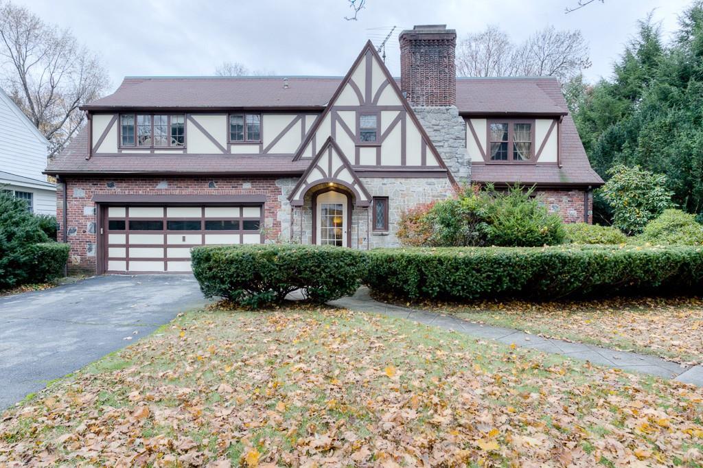 152 Richmond Ave - Photo 1