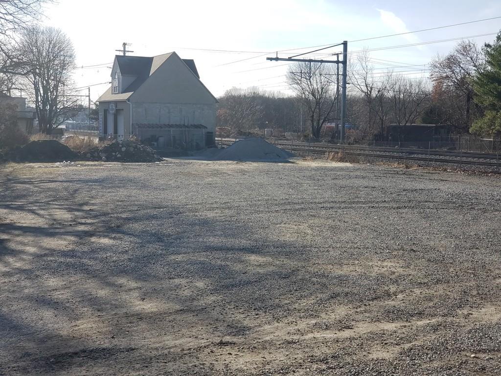 60 Oakland St - Photo 1