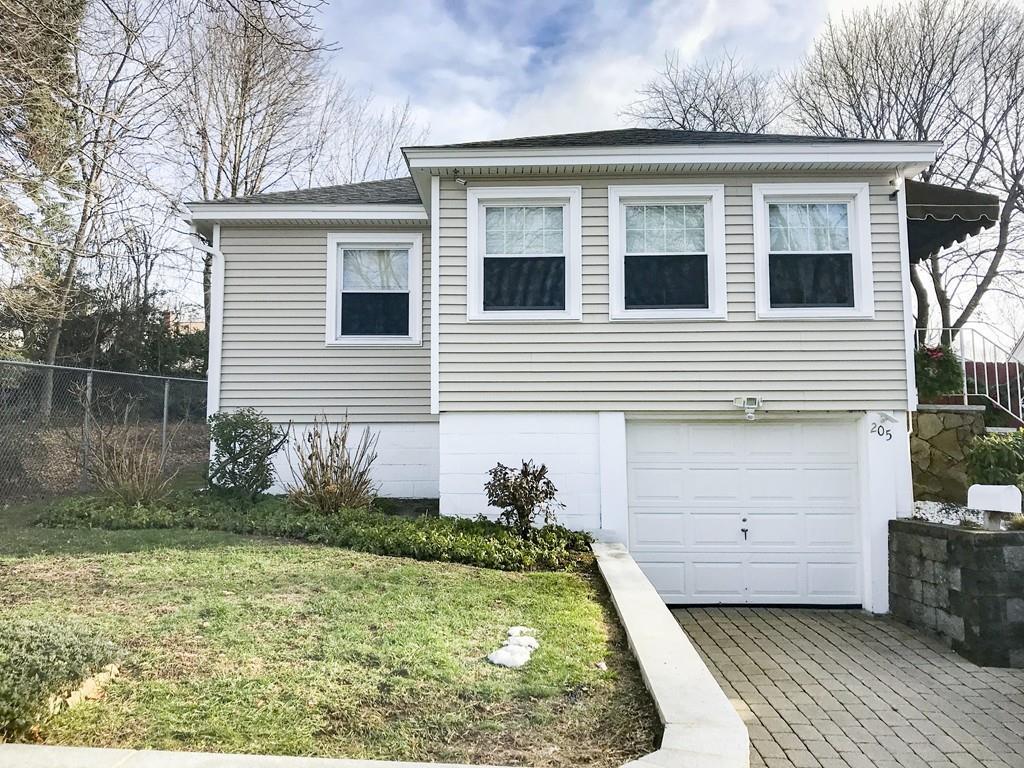 205 N Llewellyn St - Photo 1