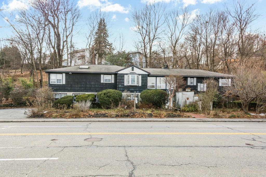 577 Grove St - Photo 1