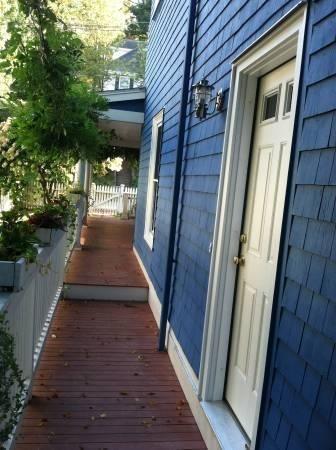 133 Newtonville Ave - Photo 1