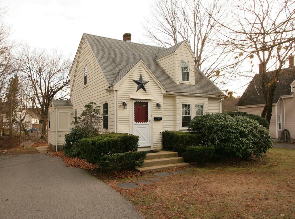 8 Lincoln St - Photo 1
