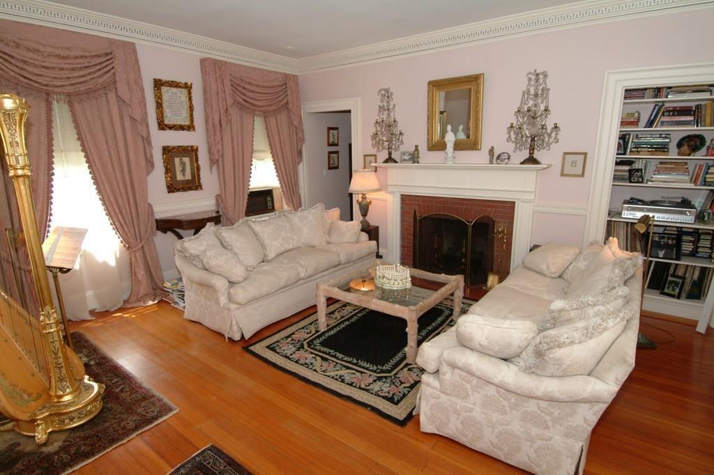 49 Hawthorn St - Photo 1