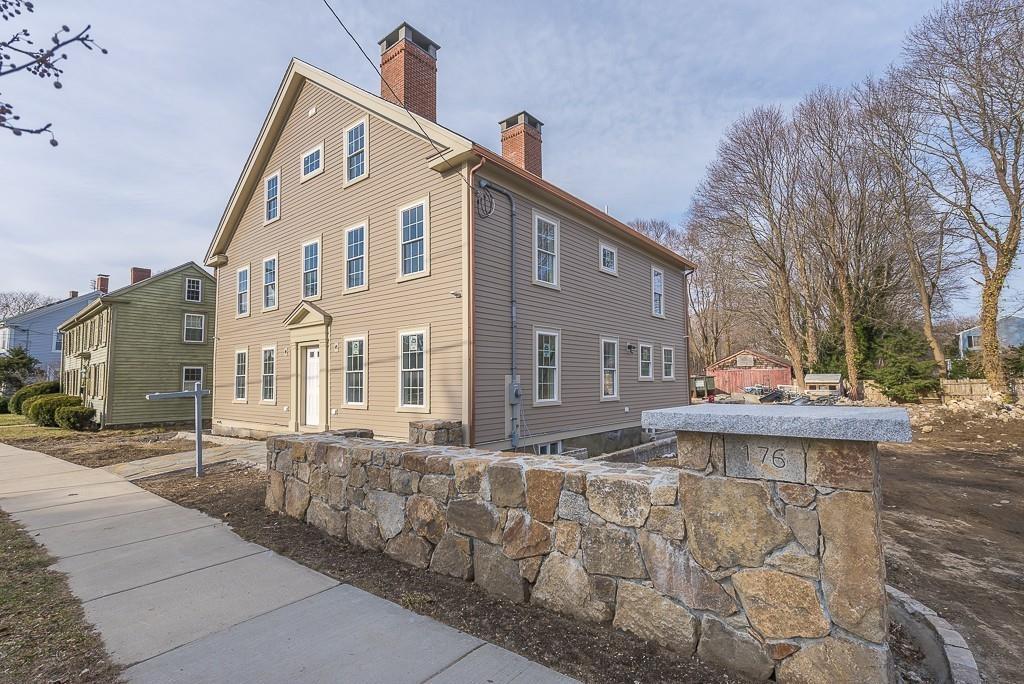 176 Hale St - Photo 1