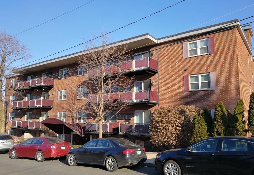 70 Warren Ave - Photo 1