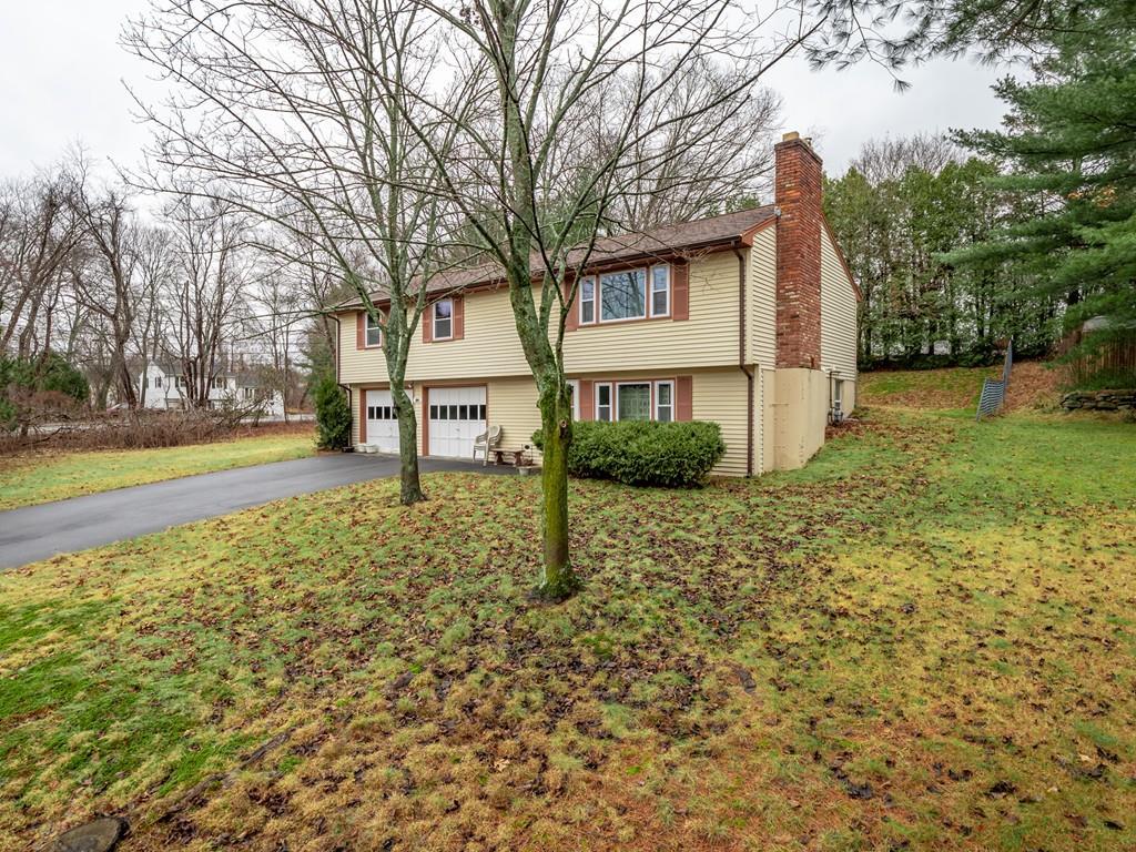 1004 Pleasant St - Photo 1