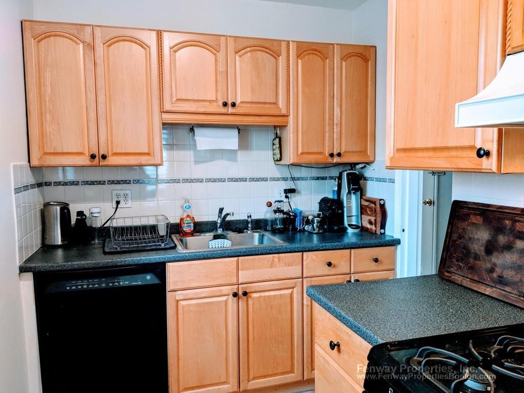 79 Sutherland - Photo 1