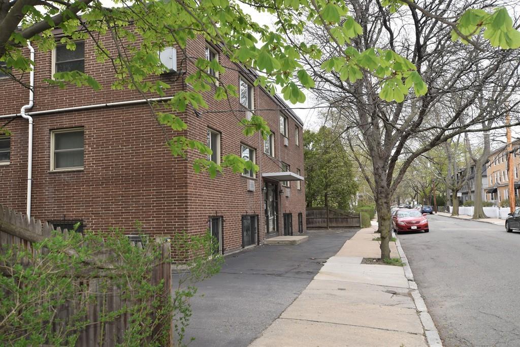33 Cogswell Ave - Photo 1