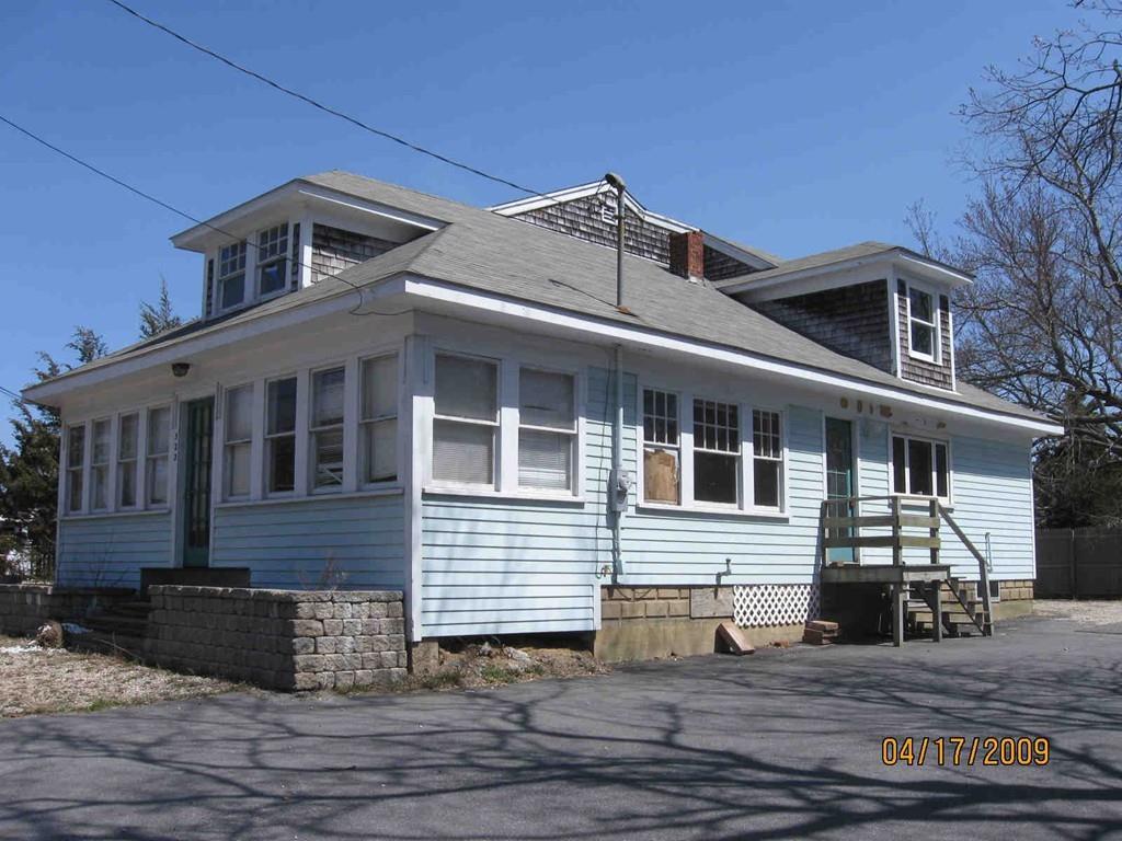 322 Yarmouth Rd - Photo 1