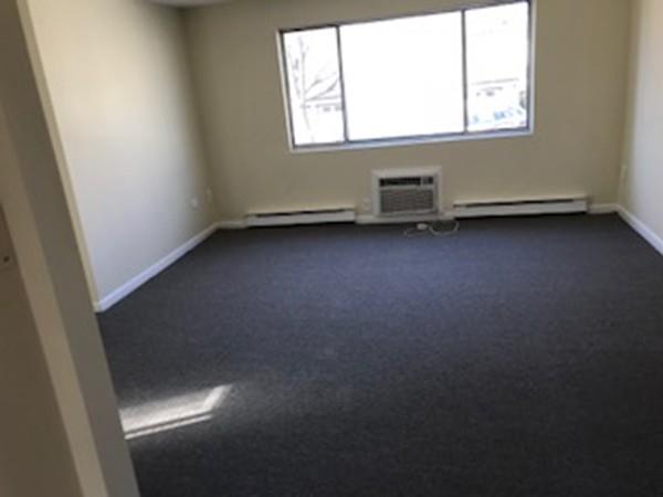 73 Robbins St - Photo 1