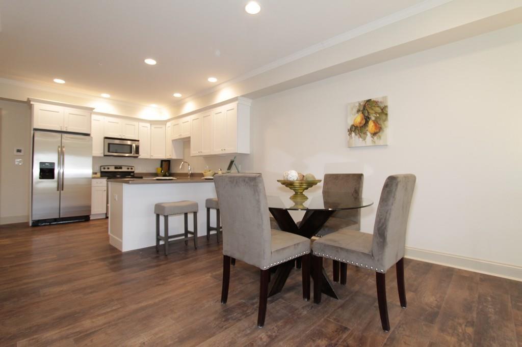 724 Washington Street - Photo 1