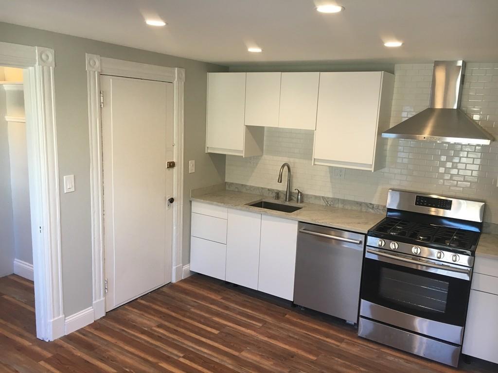 110 Quincy Ave - Photo 1