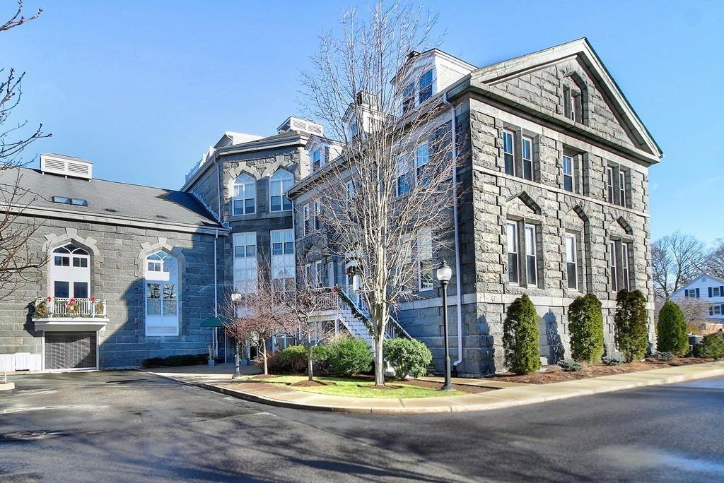 47 Village Ave - Photo 1