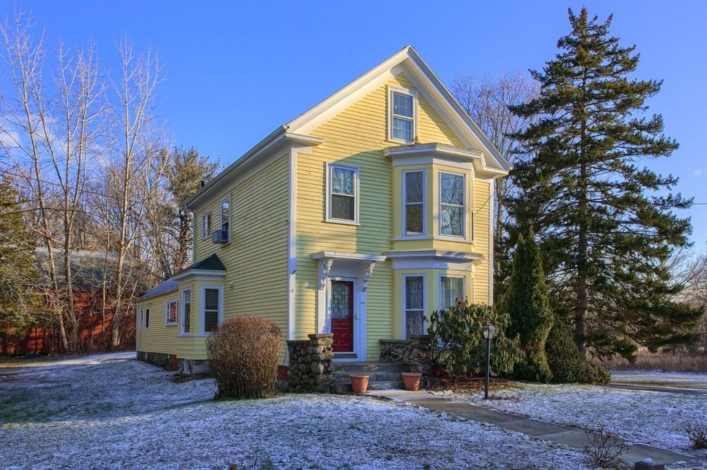 175 Kenoza St - Photo 1