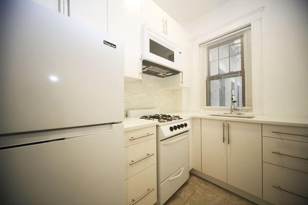 1568 Commonwealth Ave - Photo 1