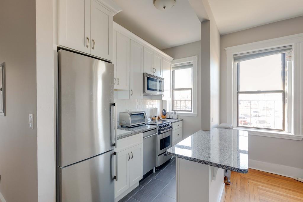 137 Peterborough - Photo 1