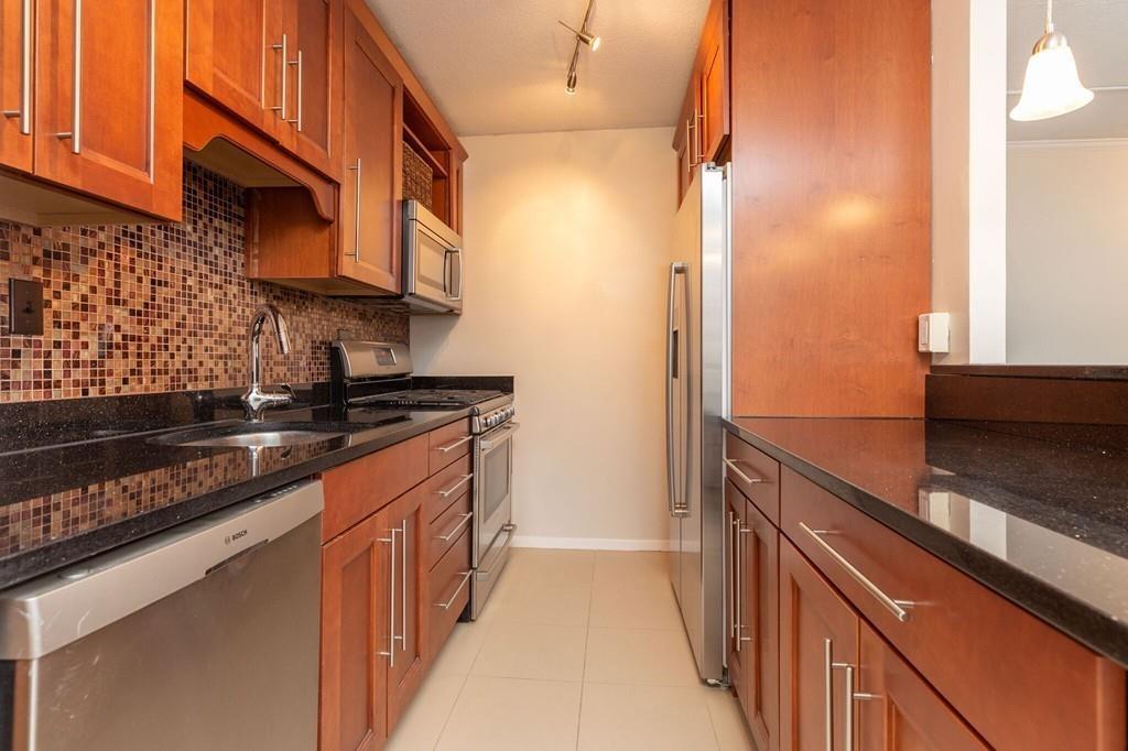 9 Hawthorne - Photo 1