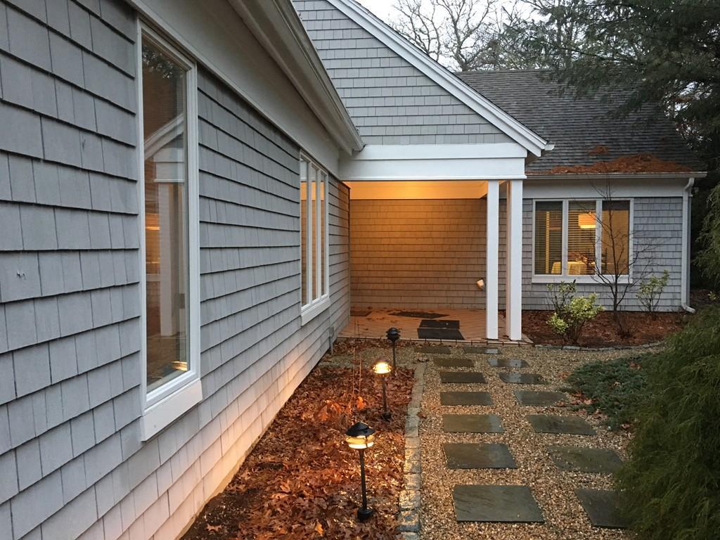 186 Coonamessett Cir - Photo 1