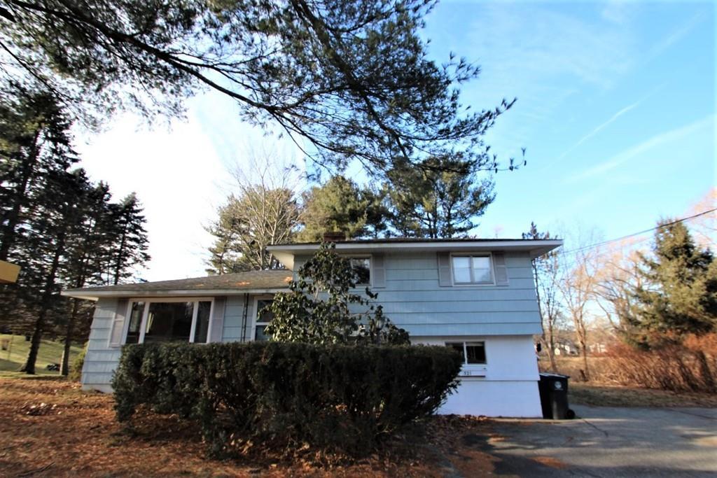 321 Kingsbury Ave - Photo 1