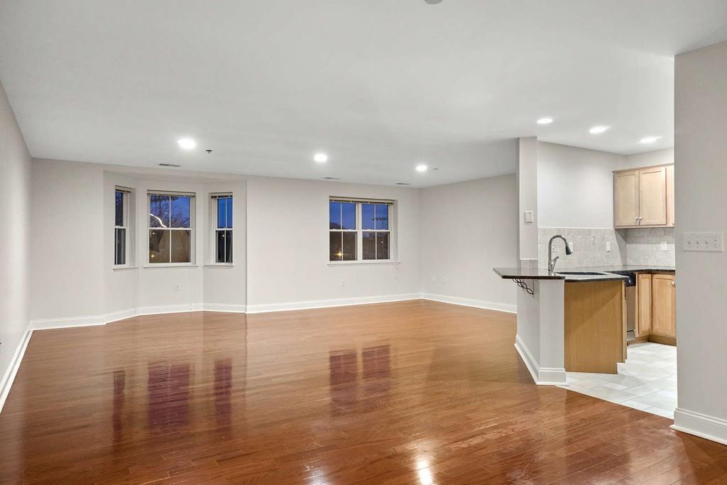 120 Wyllis Ave - Photo 1