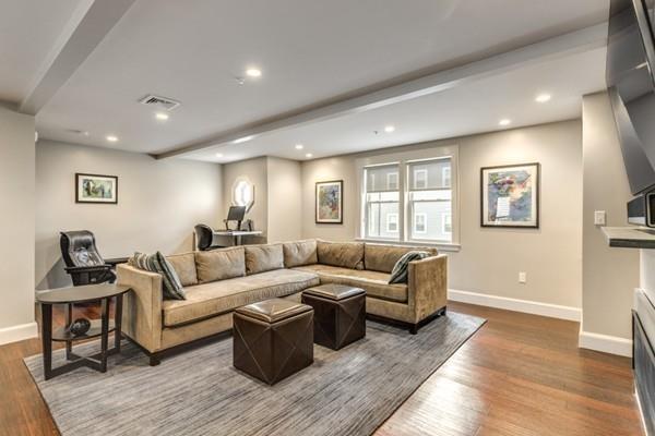 122 West Seventh St - Photo 1