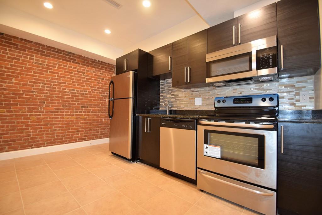1203 Beacon St - Photo 1